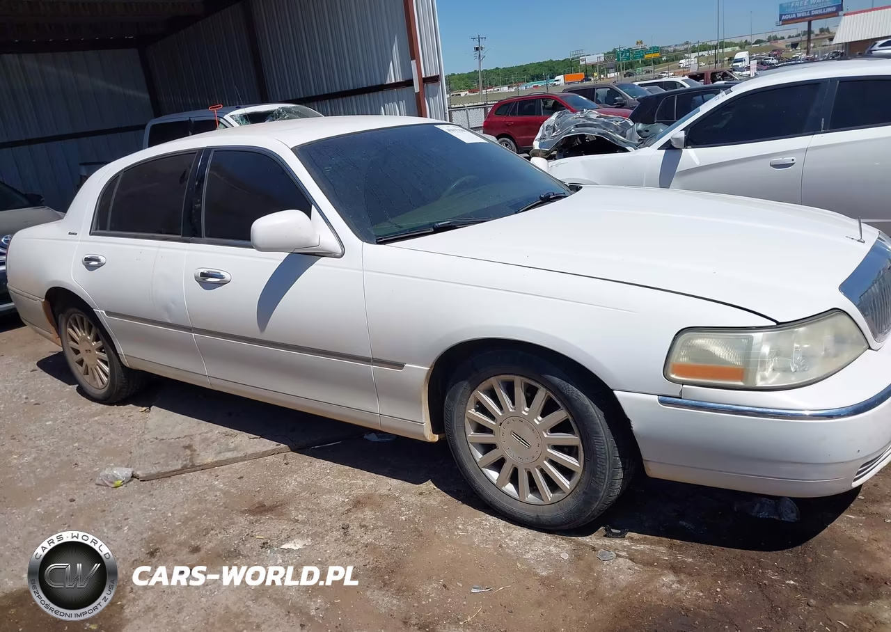 2003 Lincoln Town Car Executive VIN:1LNHM81W43Y703076 - 13