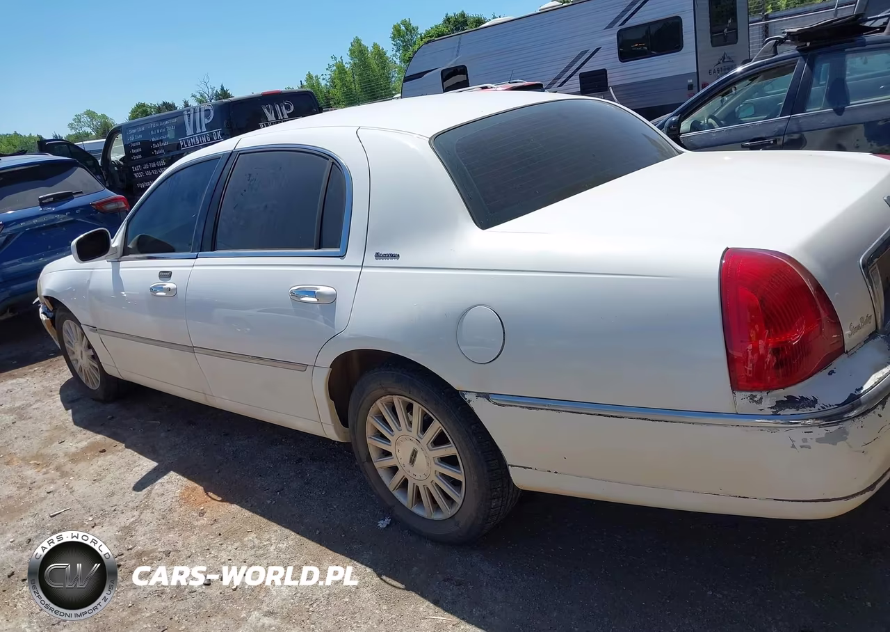 2003 Lincoln Town Car Executive VIN:1LNHM81W43Y703076 - 14