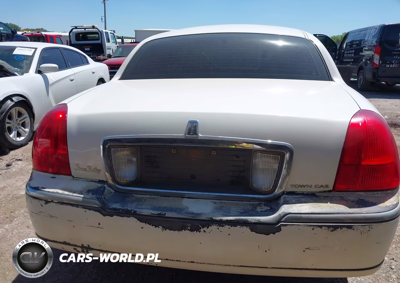 2003 Lincoln Town Car Executive VIN:1LNHM81W43Y703076 - 16