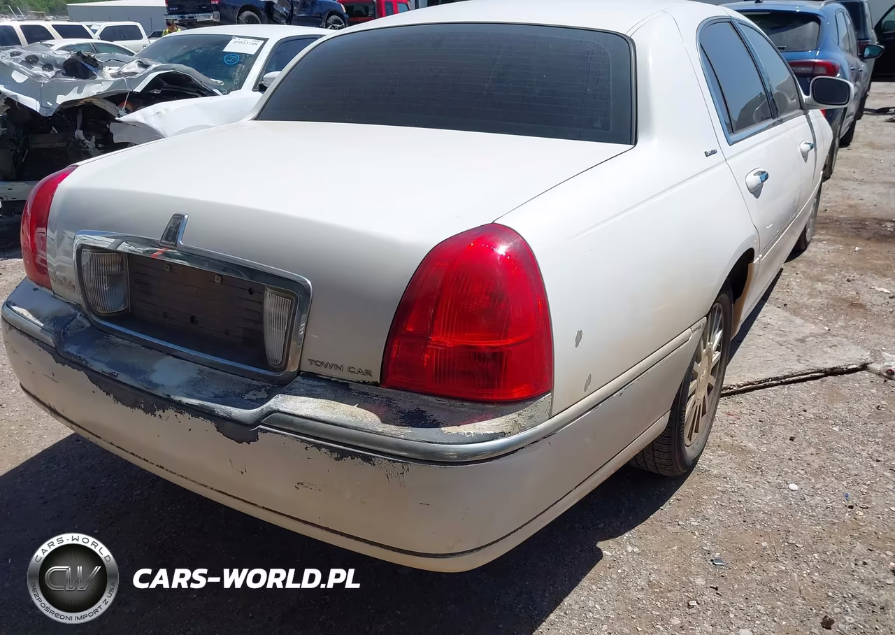 2003 Lincoln Town Car Executive VIN:1LNHM81W43Y703076 - 4