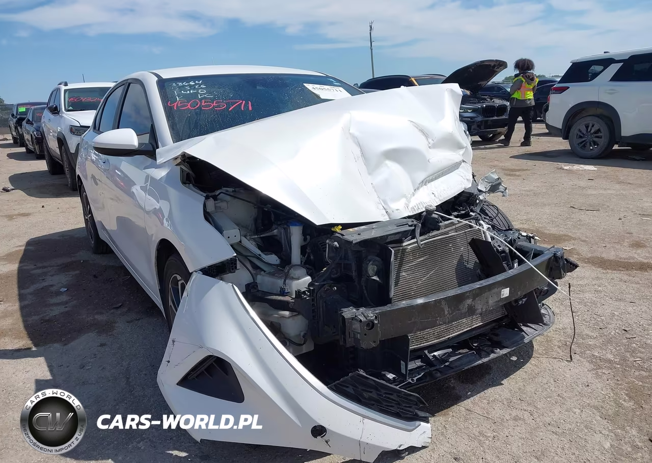 2023 Kia Forte Lxs – zdjęcie 1 z 17