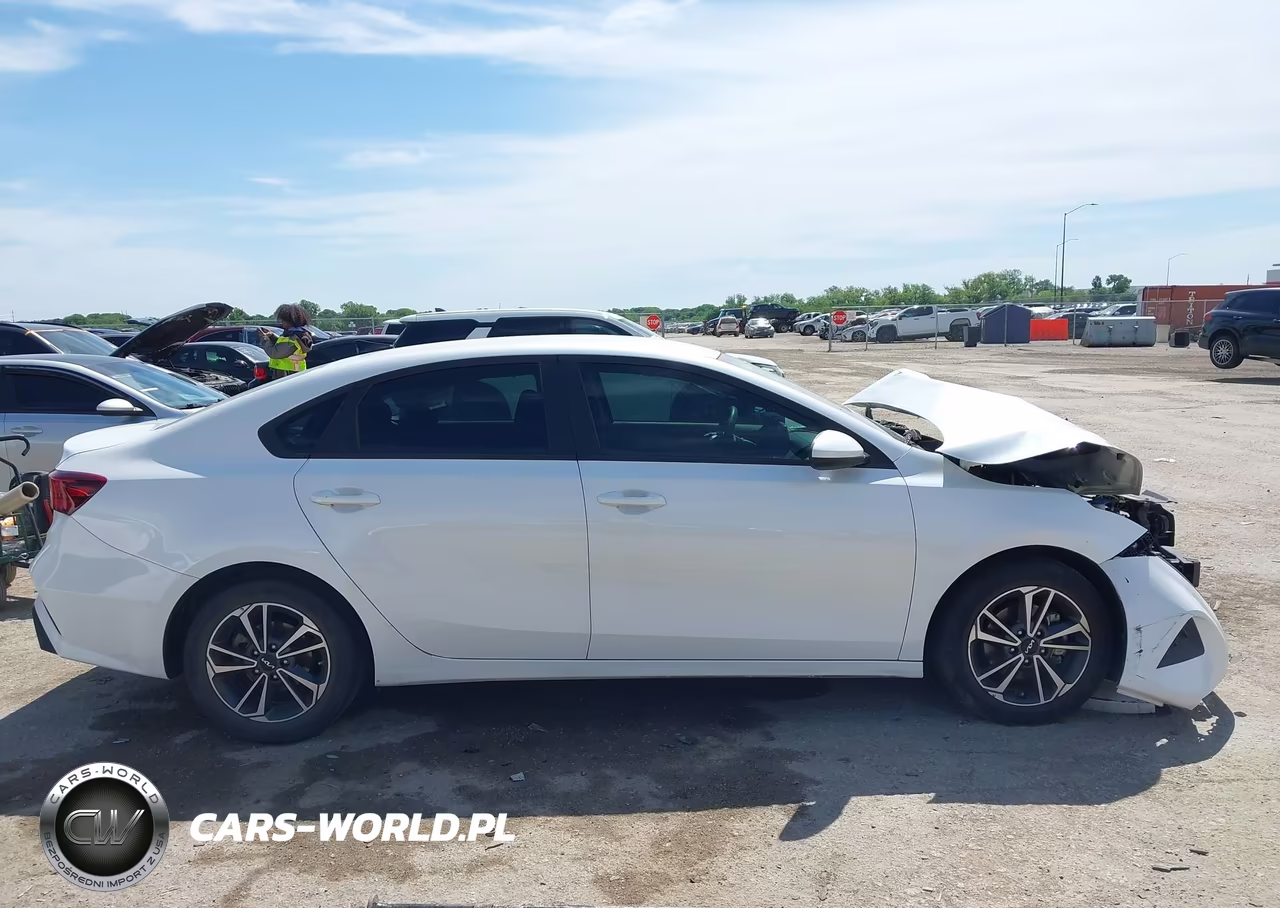 2023 Kia Forte Lxs VIN:3KPF24ADXPE665826 - 14