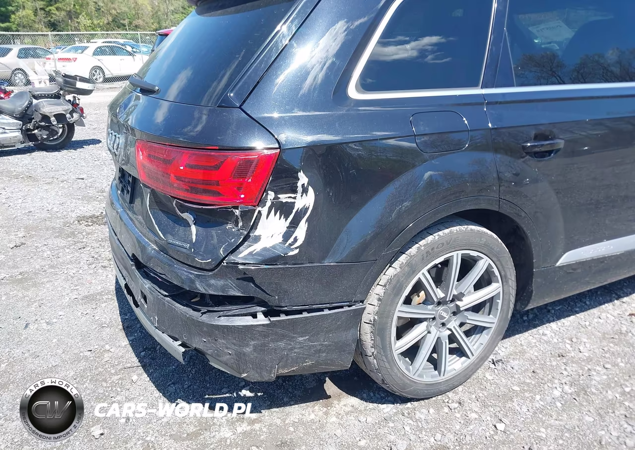 2017 Audi Q7 2.0T Premium VIN:WA1LHAF70HD040366 - 6