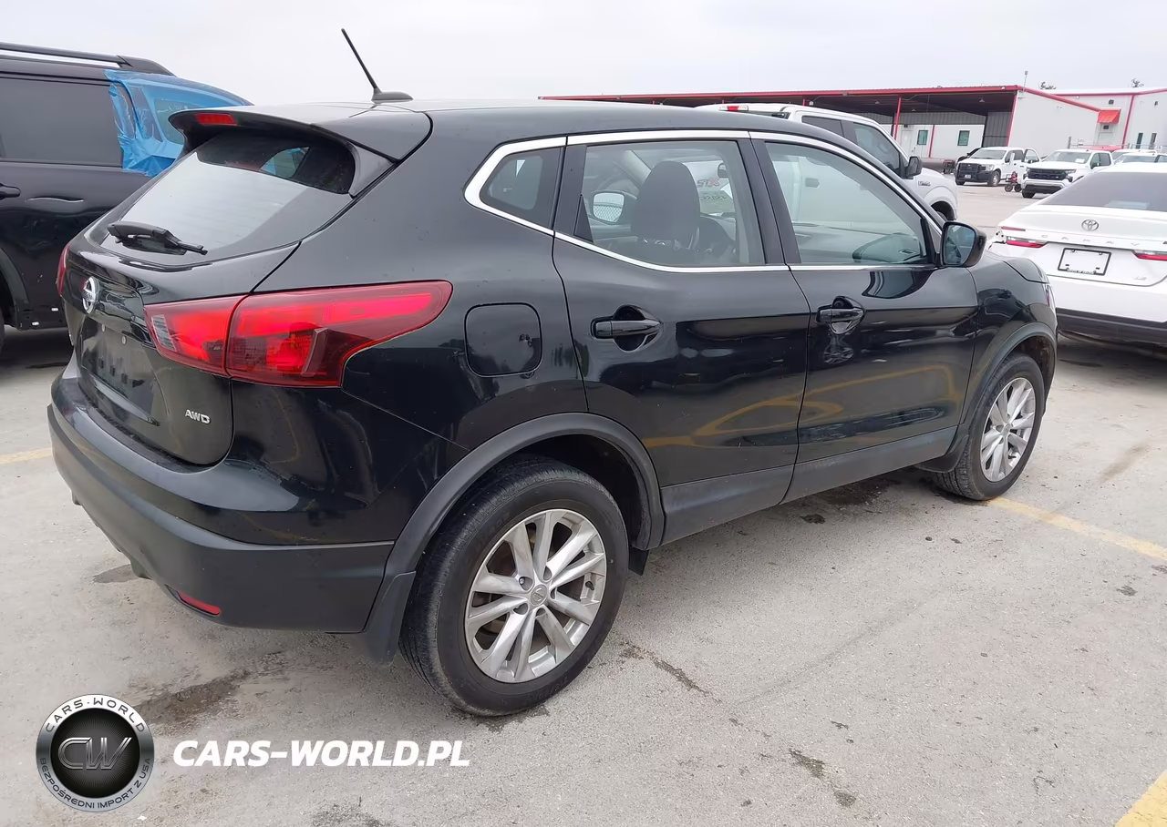 2018 Nissan Rogue Sport S VIN:JN1BJ1CR6JW268641 - 4