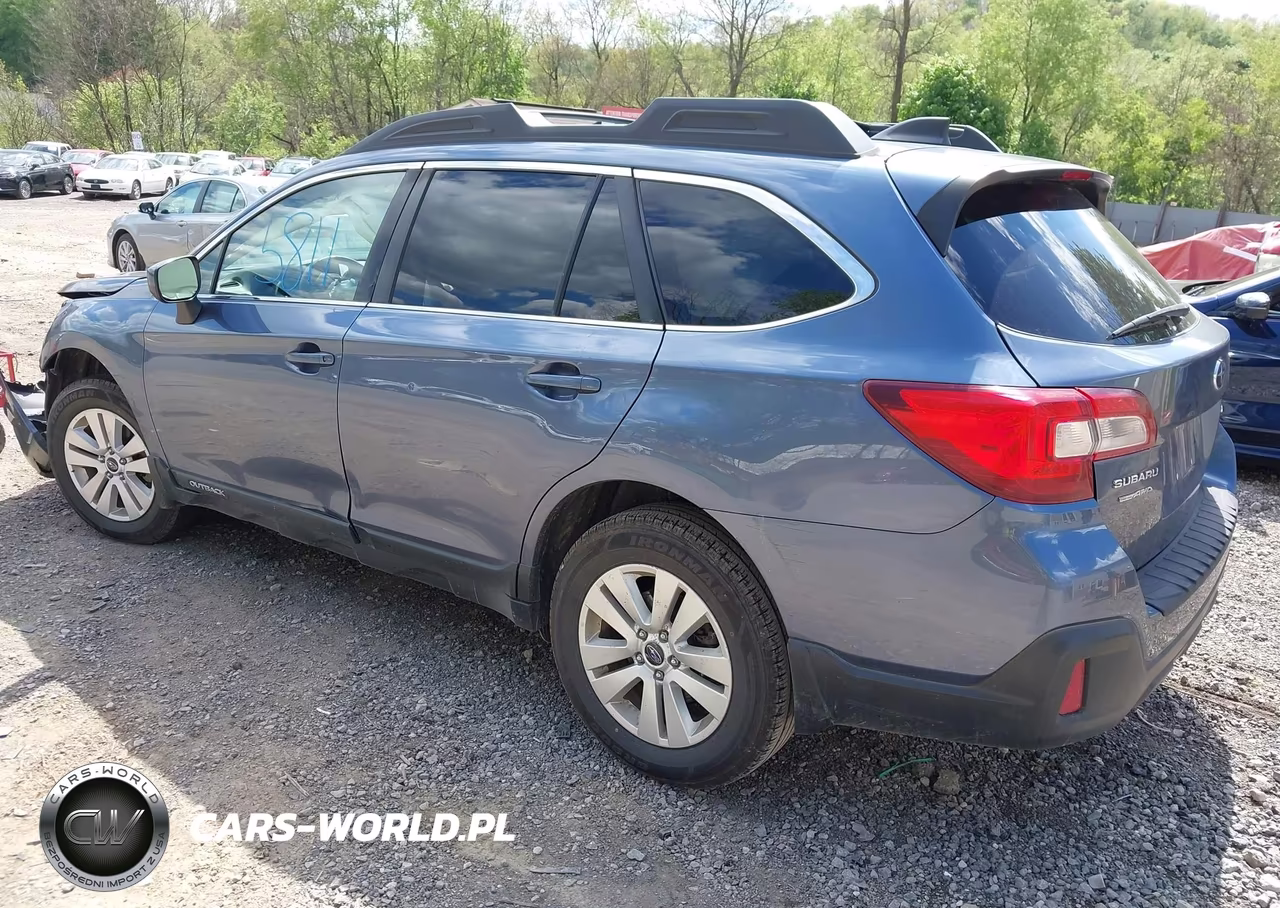 2018 Subaru Outback 2.5I Premium VIN:4S4BSACC4J3221451 - 3
