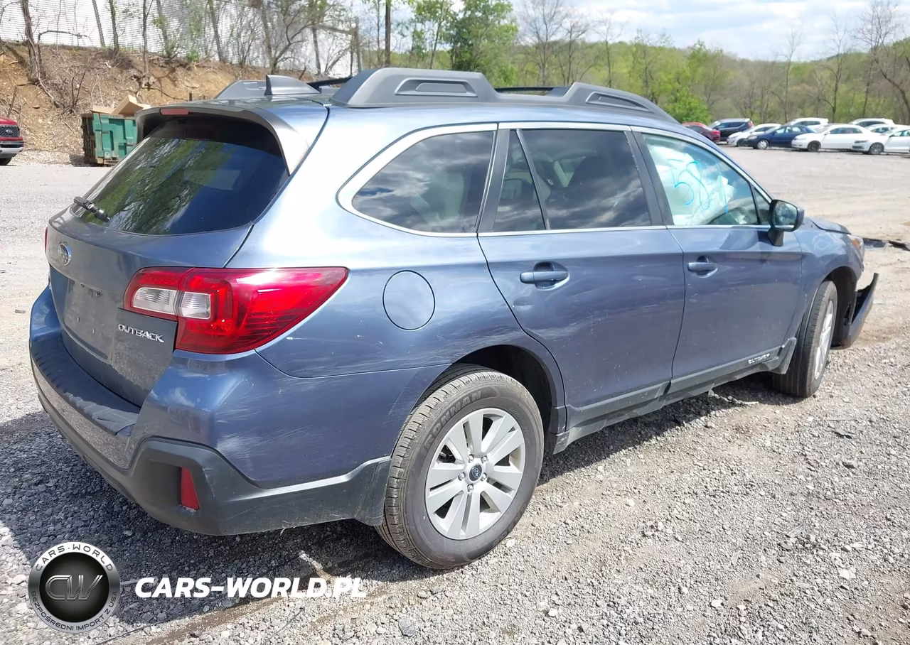 2018 Subaru Outback 2.5I Premium VIN:4S4BSACC4J3221451 - 4