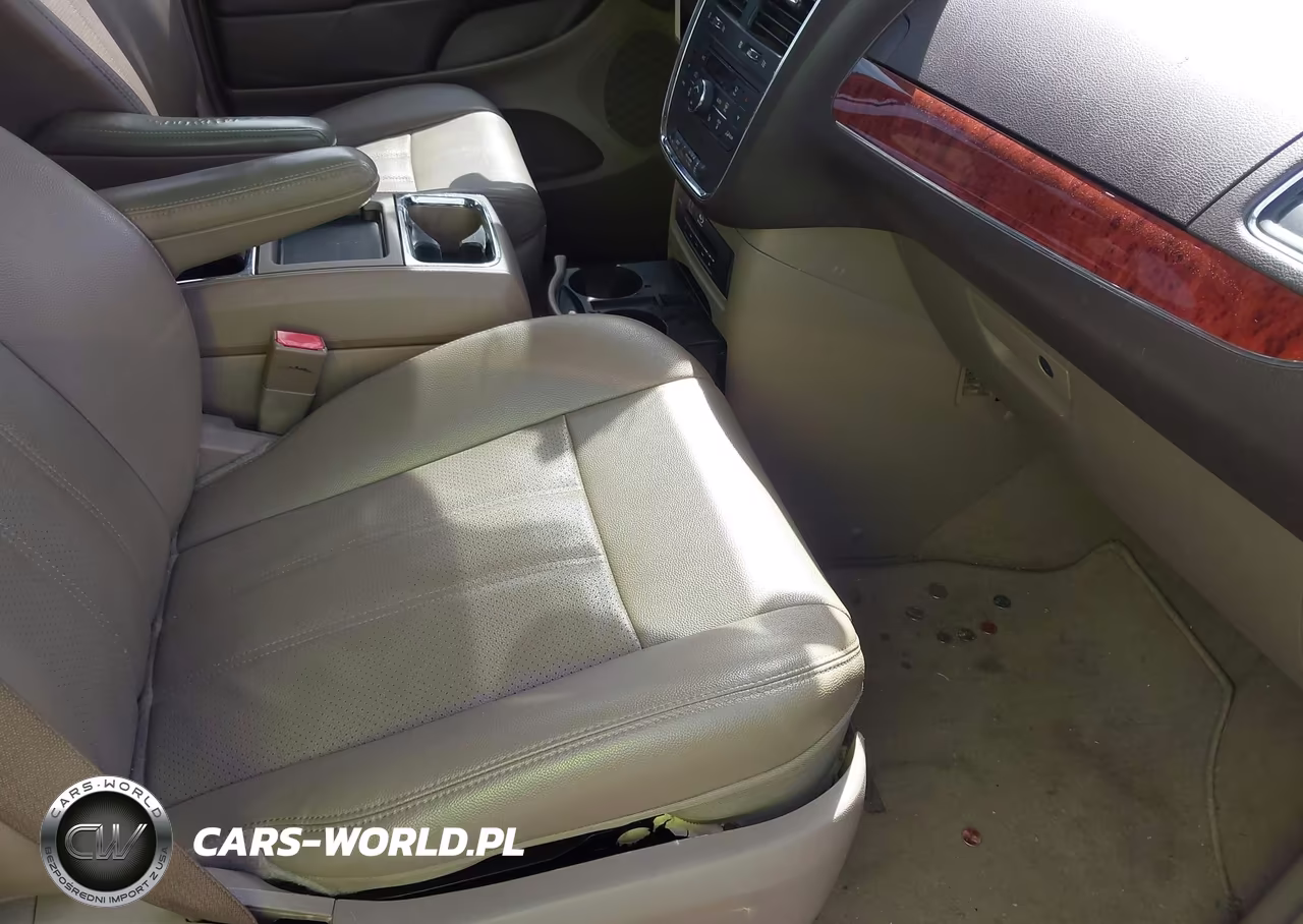 2015 Chrysler Town & Country Touring-L VIN:2C4RC1CG0FR546261 - 5