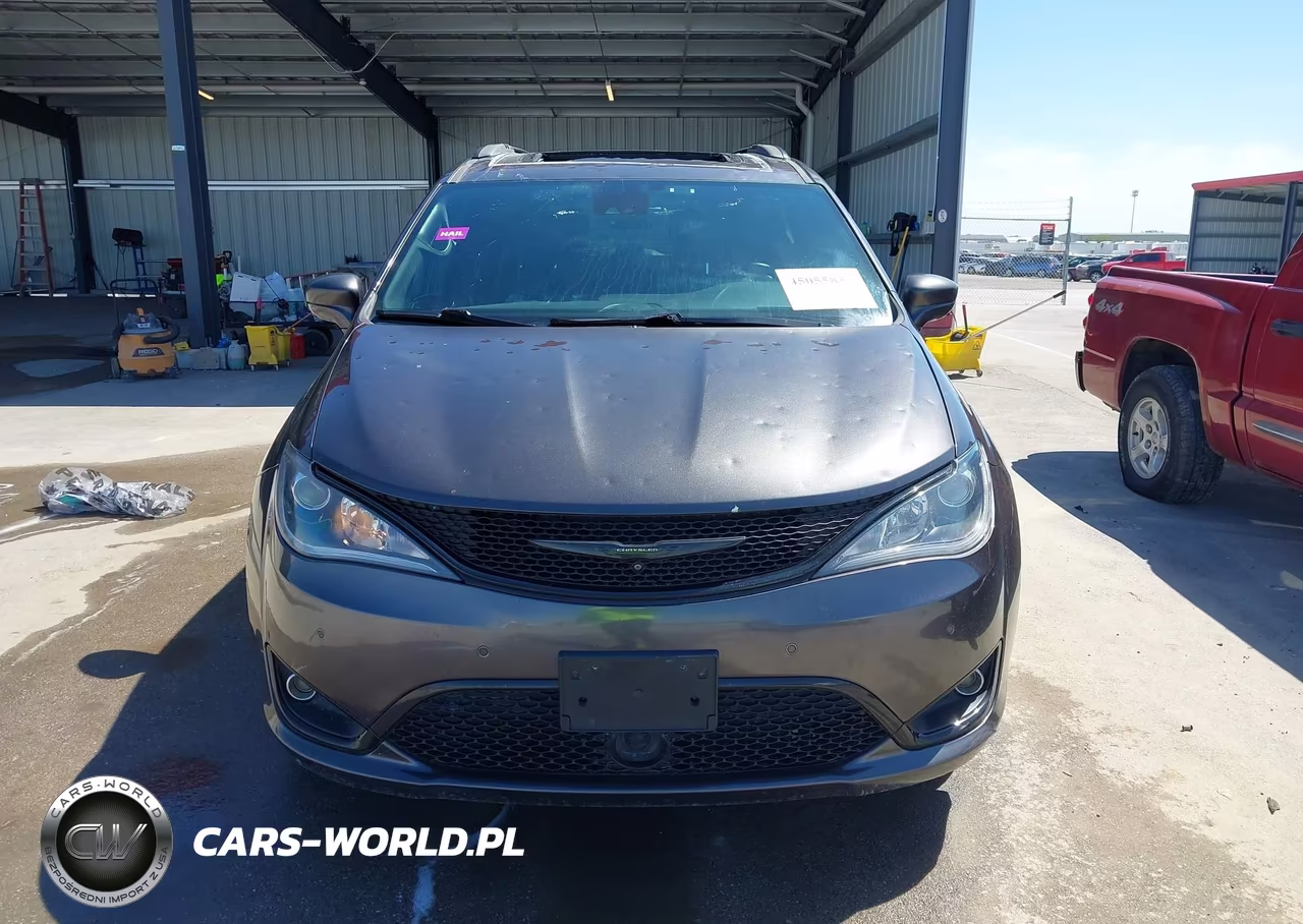 2018 Chrysler Pacifica Touring L Plus VIN:2C4RC1EG1JR158820 - 12