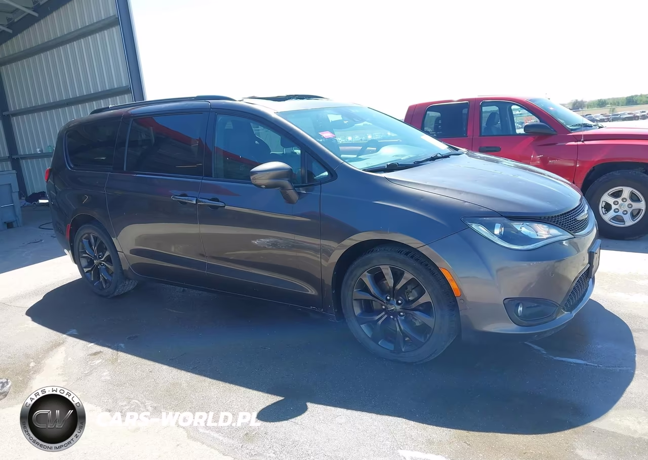 2018 Chrysler Pacifica Touring L Plus VIN:2C4RC1EG1JR158820 - 13