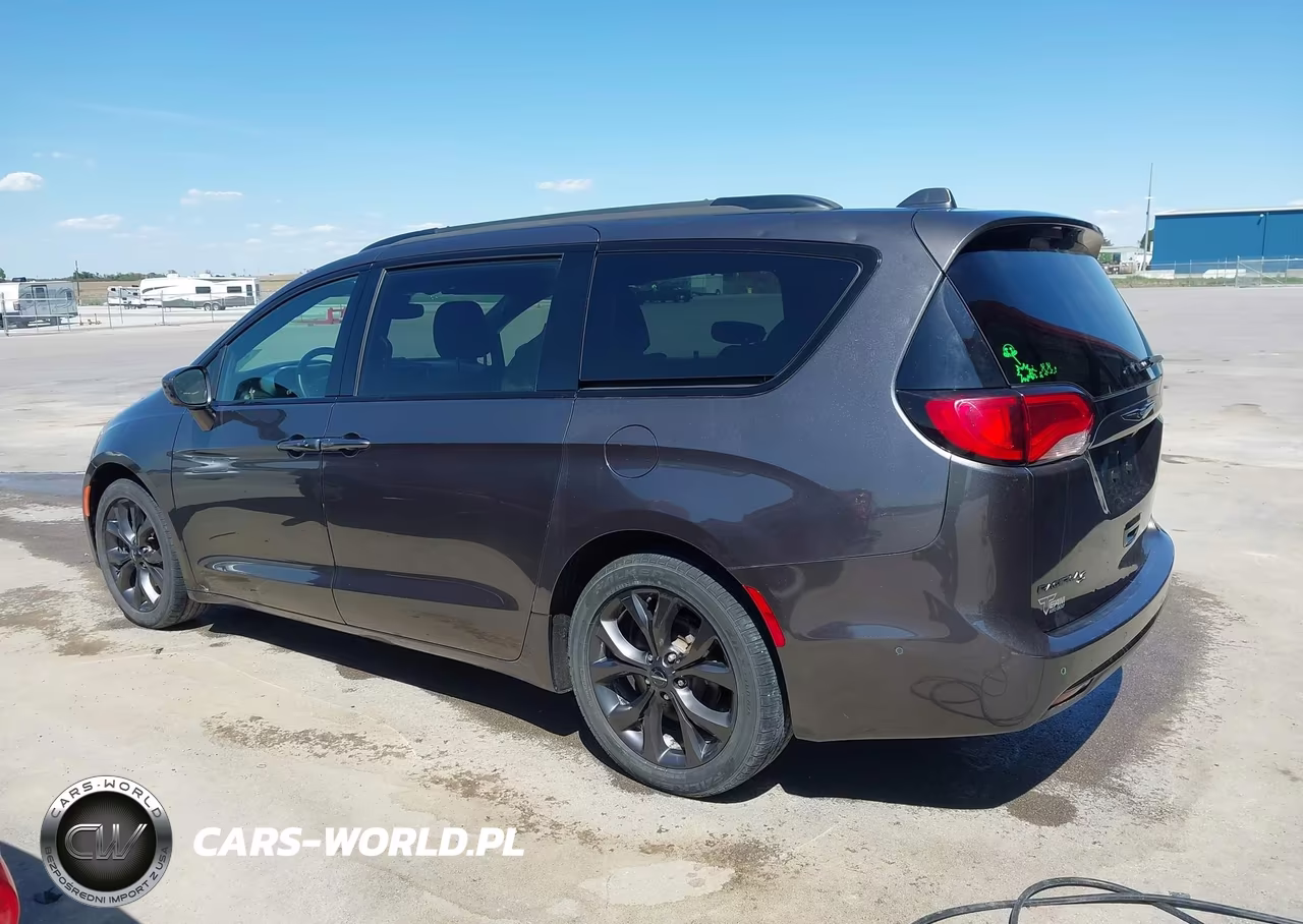 2018 Chrysler Pacifica Touring L Plus VIN:2C4RC1EG1JR158820 - 14