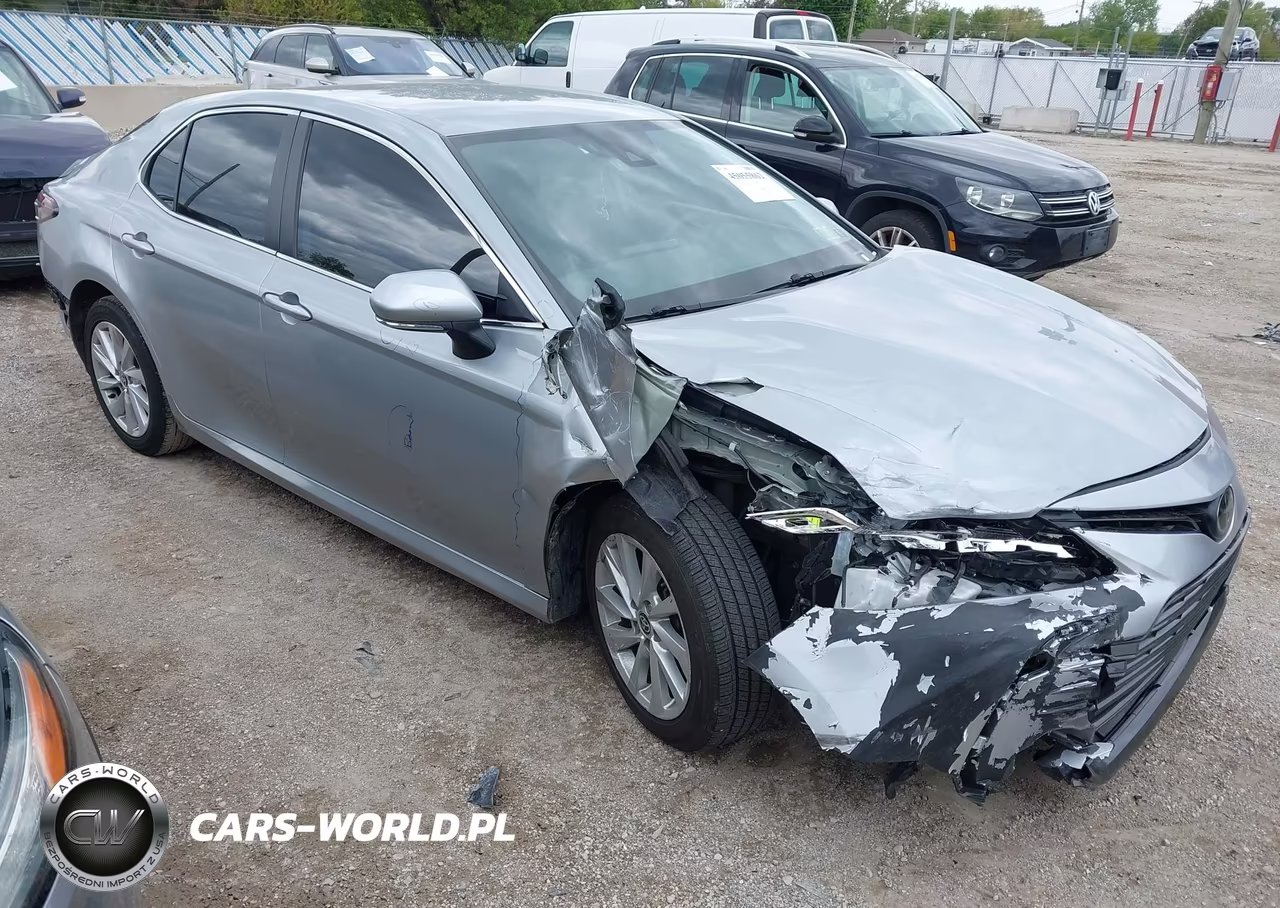 2023 Toyota Camry Le – zdjęcie 1 z 18