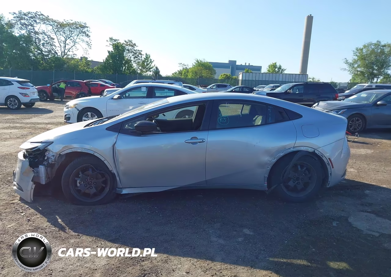 2023 Toyota Prius Le VIN:JTDACAAU9P3004527 - 14