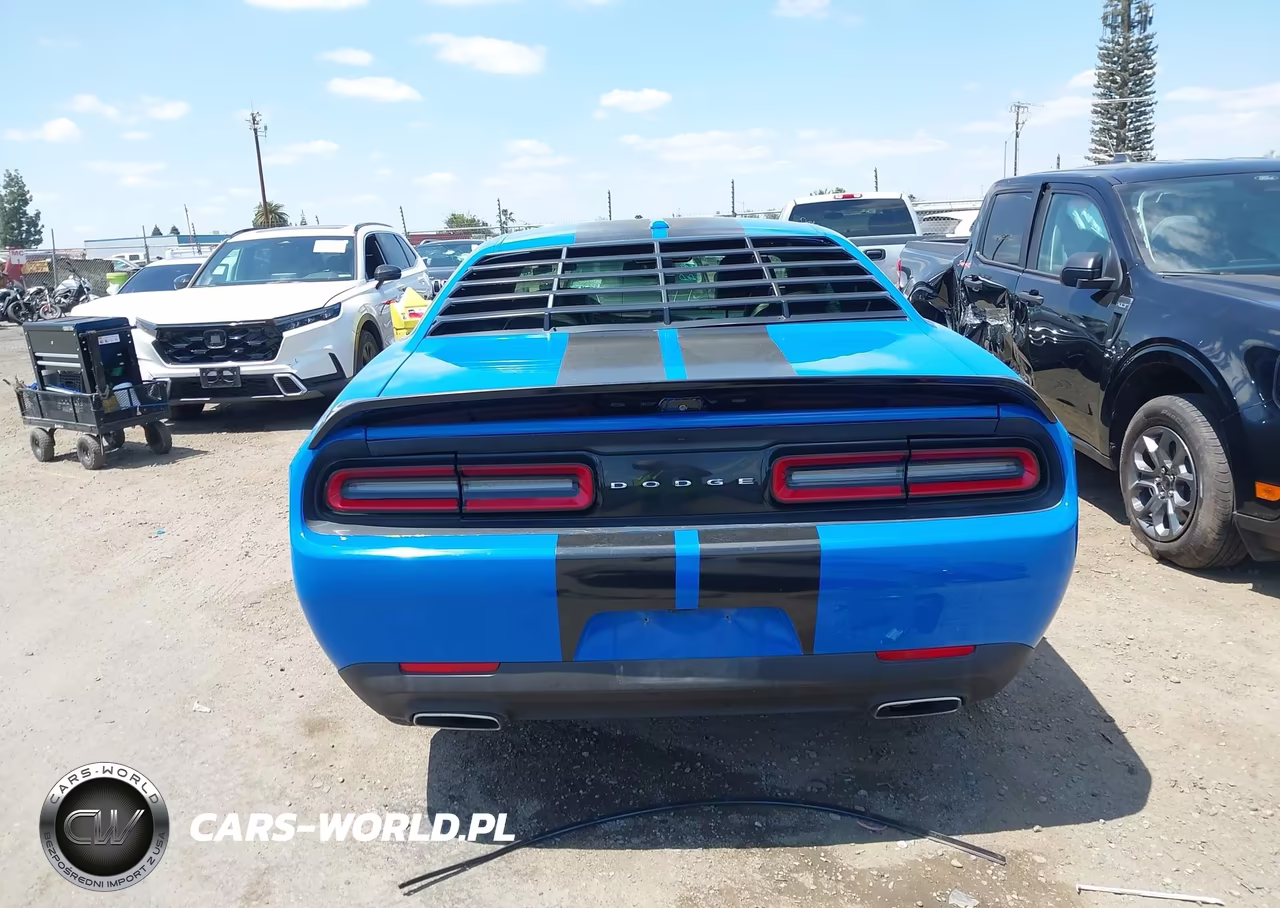2018 Dodge Challenger Sxt VIN:2C3CDZAG6JH331216 - 17