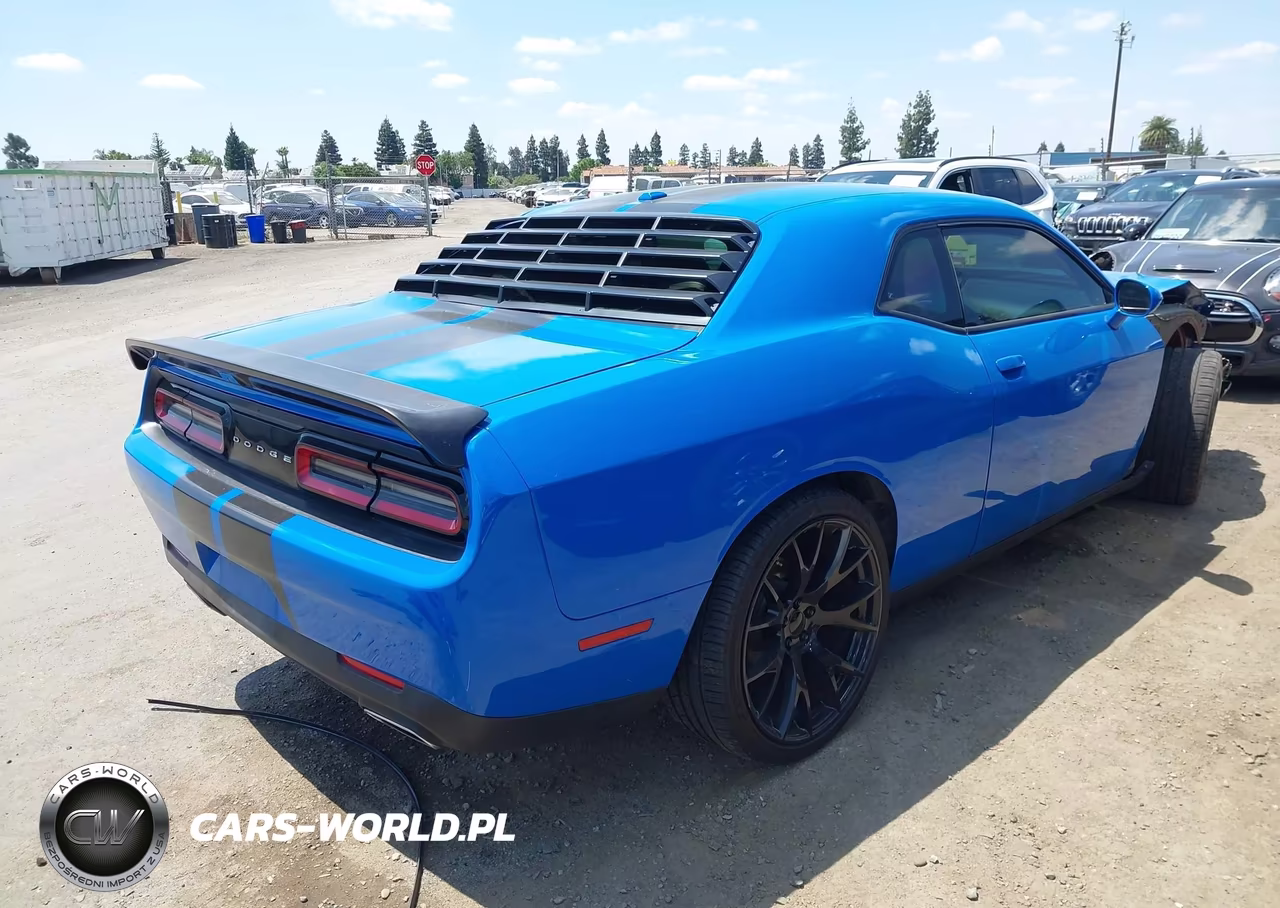 2018 Dodge Challenger Sxt VIN:2C3CDZAG6JH331216 - 4