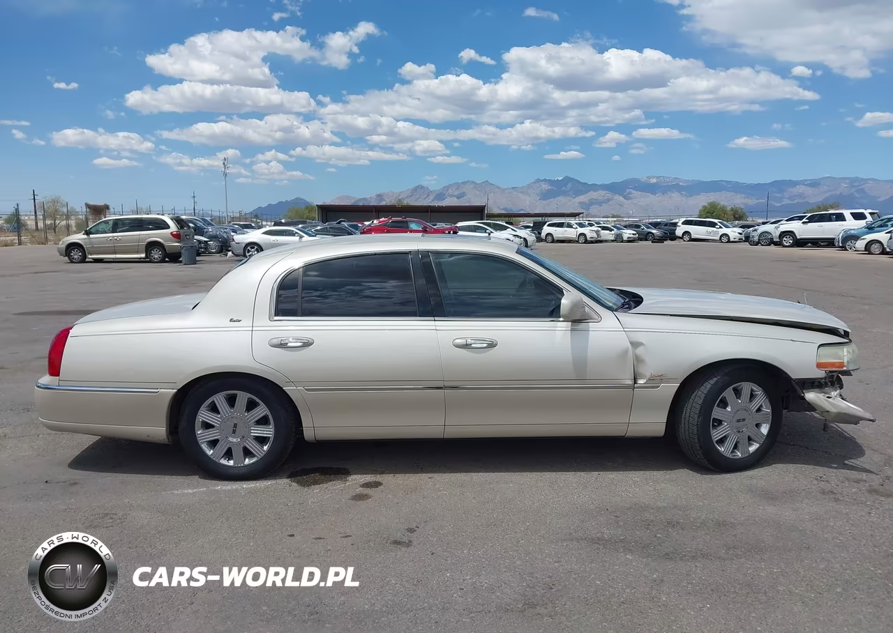 2003 Lincoln Town Car Cartier VIN:1LNHM83WX3Y613251 - 14