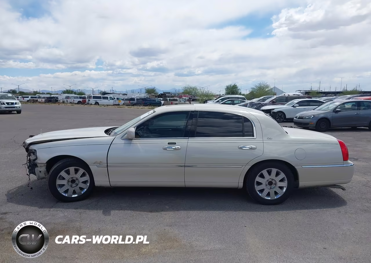 2003 Lincoln Town Car Cartier VIN:1LNHM83WX3Y613251 - 15