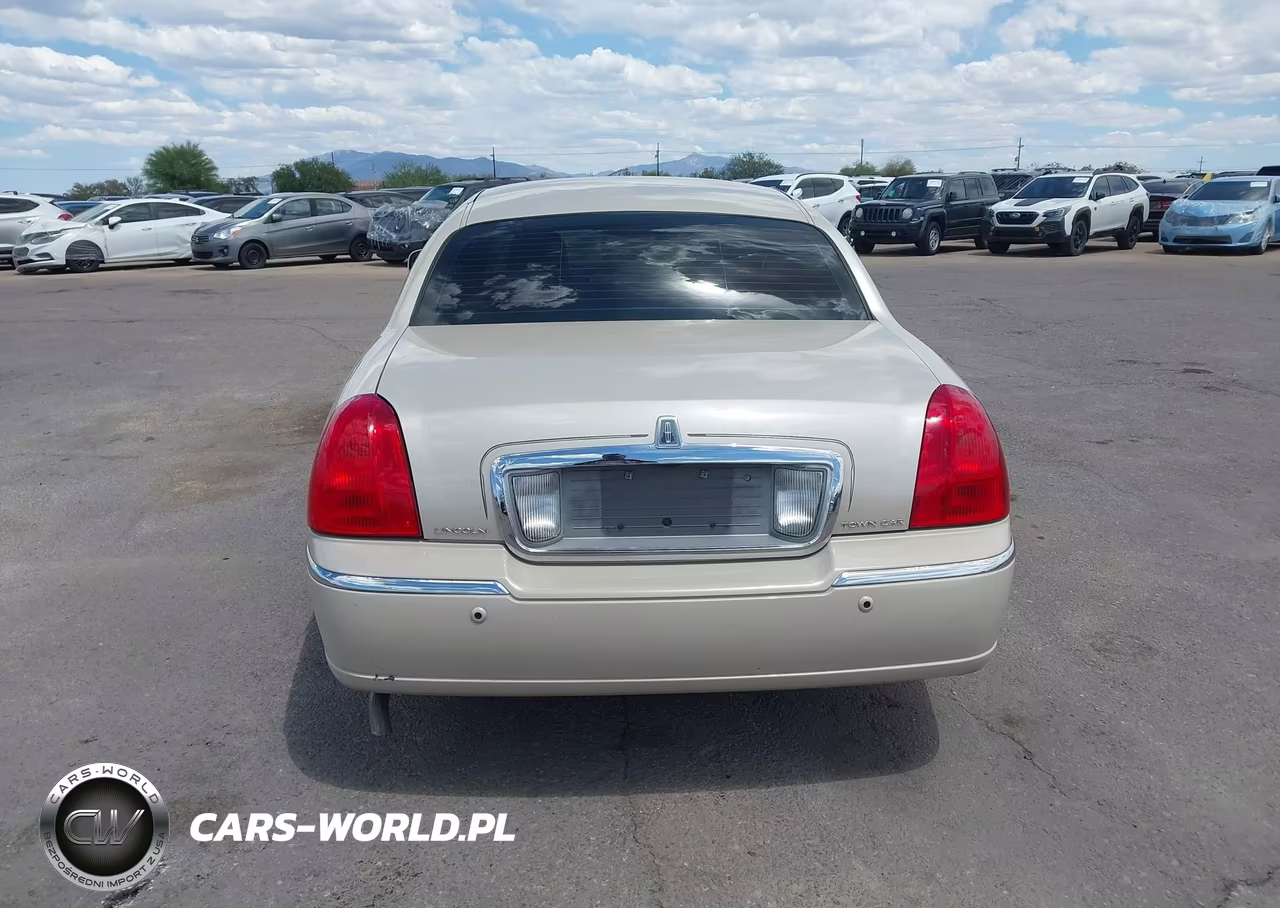 2003 Lincoln Town Car Cartier VIN:1LNHM83WX3Y613251 - 17
