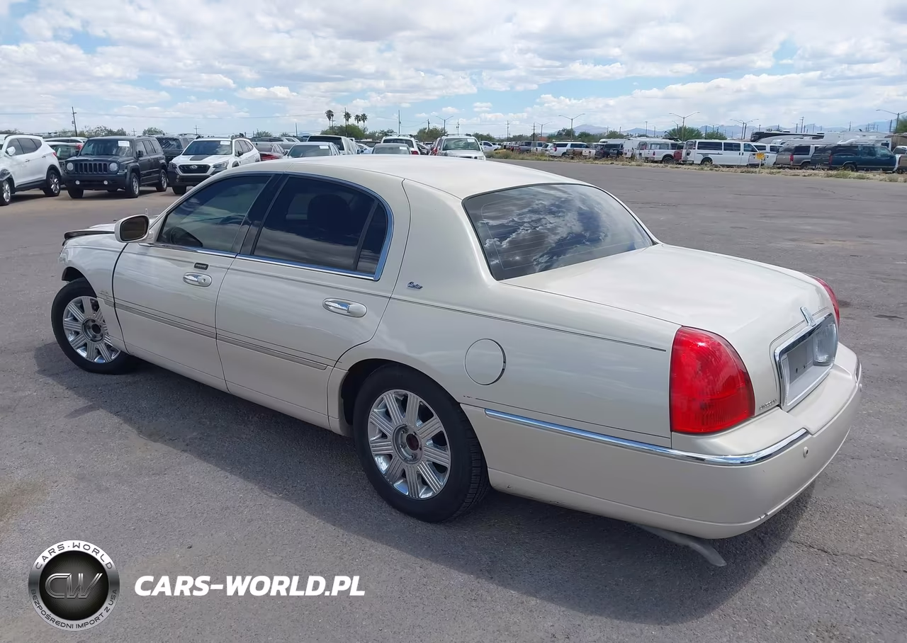 2003 Lincoln Town Car Cartier VIN:1LNHM83WX3Y613251 - 3