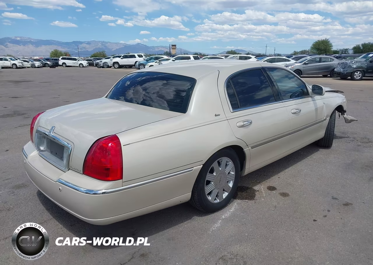 2003 Lincoln Town Car Cartier VIN:1LNHM83WX3Y613251 - 4