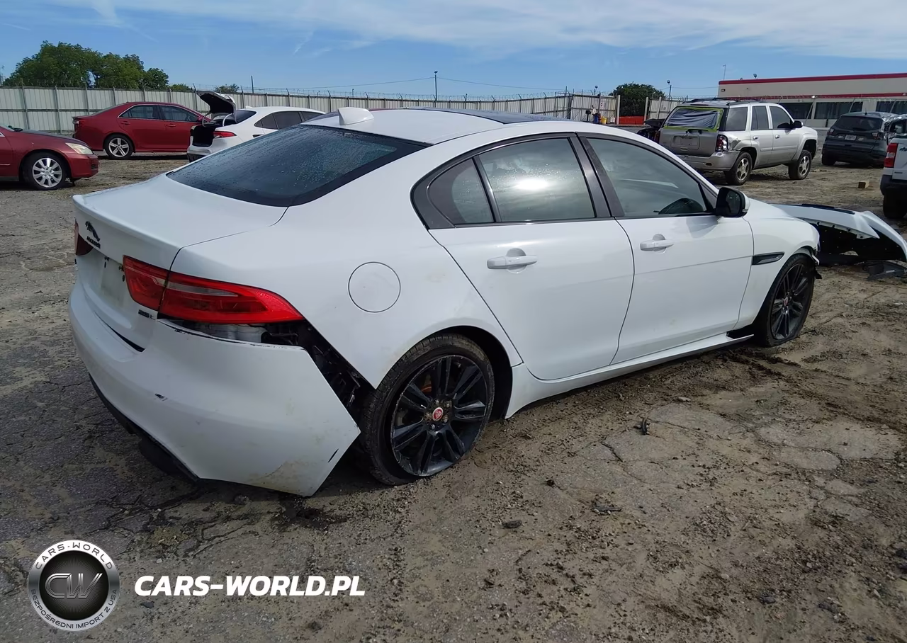 2018 Jaguar Xe 25T Prestige VIN:SAJAE4FX1JCP35444 - 4