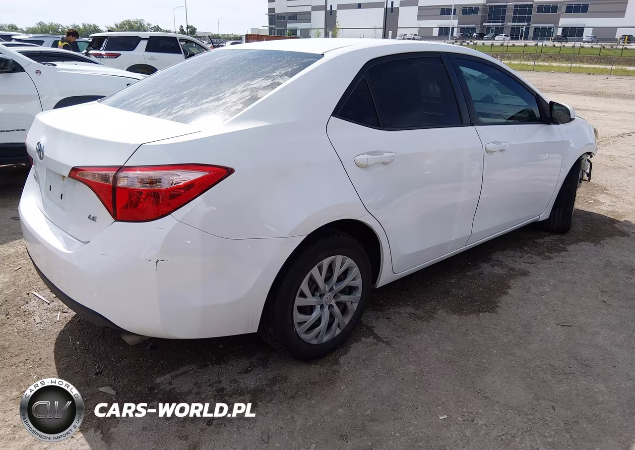 2018 Toyota Corolla Le VIN:2T1BURHE0JC985909 - 4