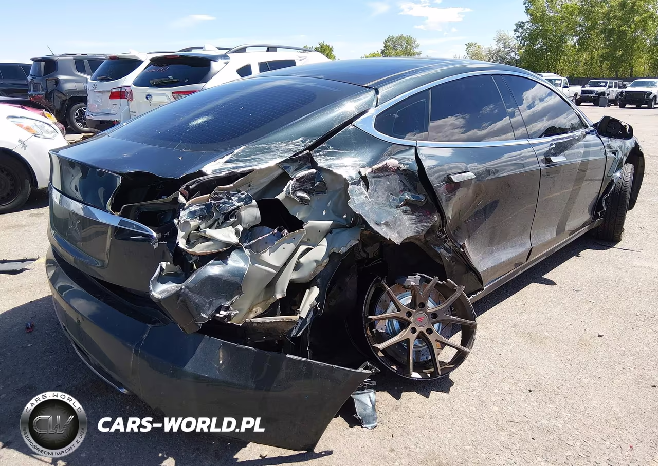 2013 Tesla Model S VIN:5YJSA1CN7DFP06019 - 4