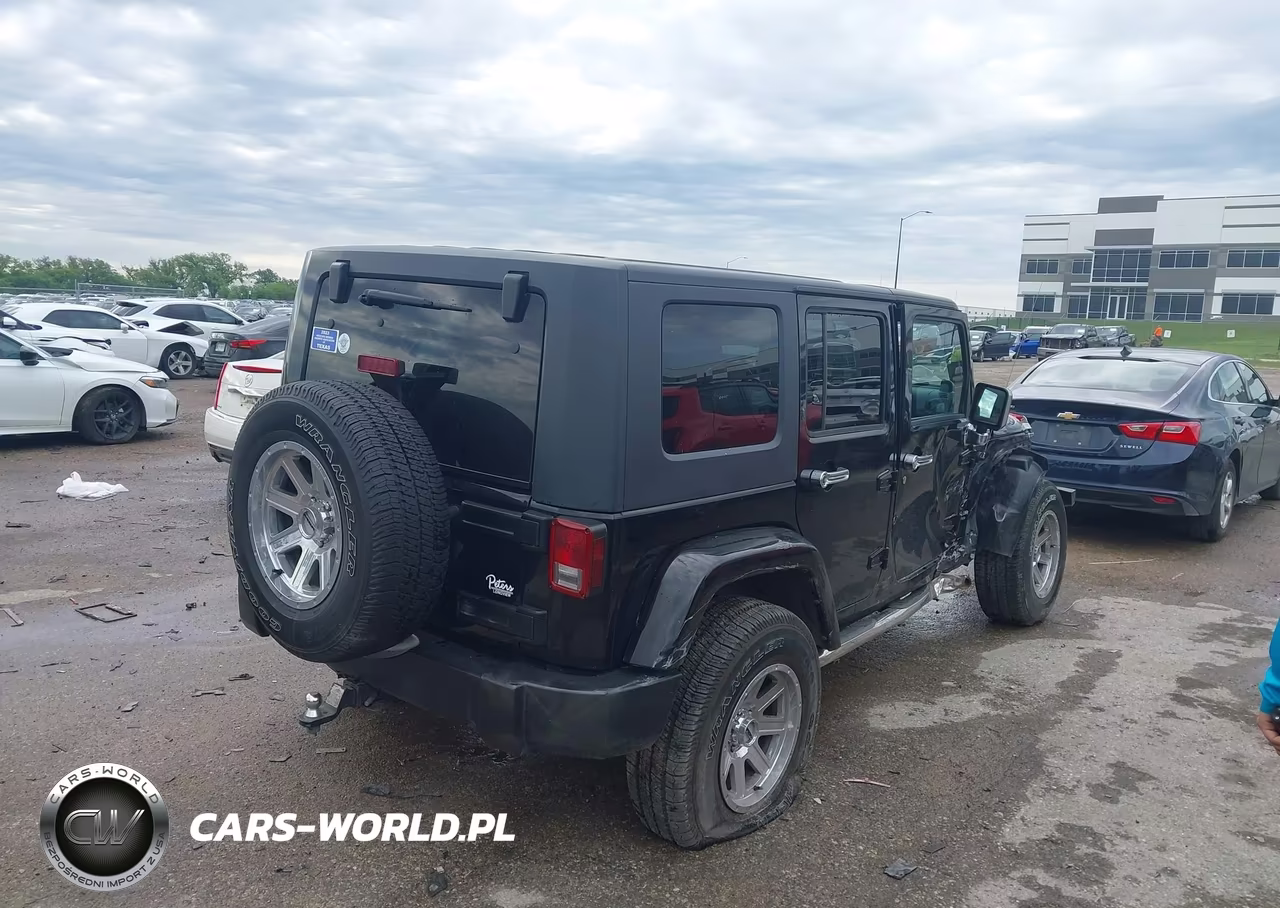 2007 Jeep Wrangler Unlimited Sahara VIN:1J4GA59167L178311 - 4