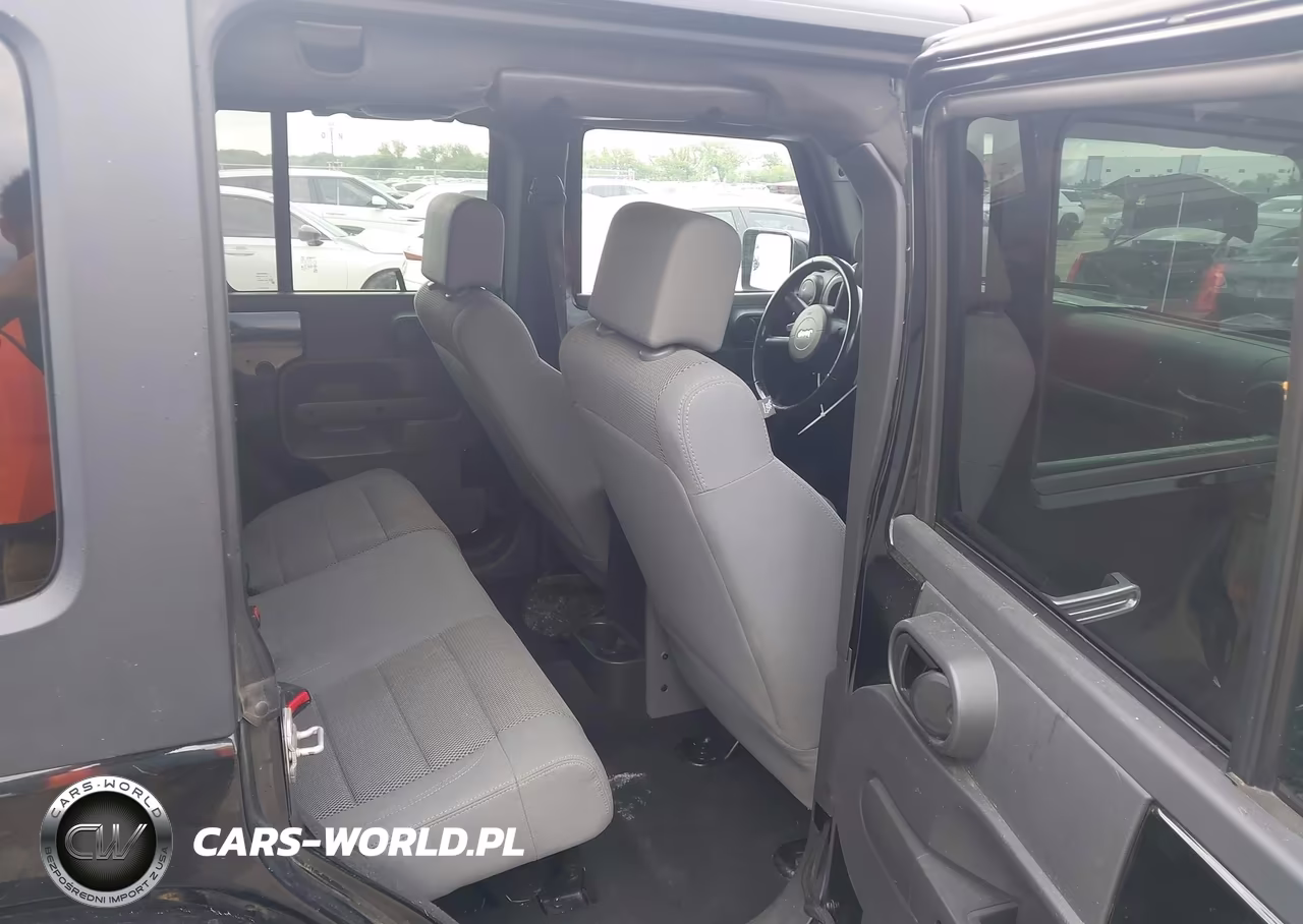 2007 Jeep Wrangler Unlimited Sahara VIN:1J4GA59167L178311 - 8