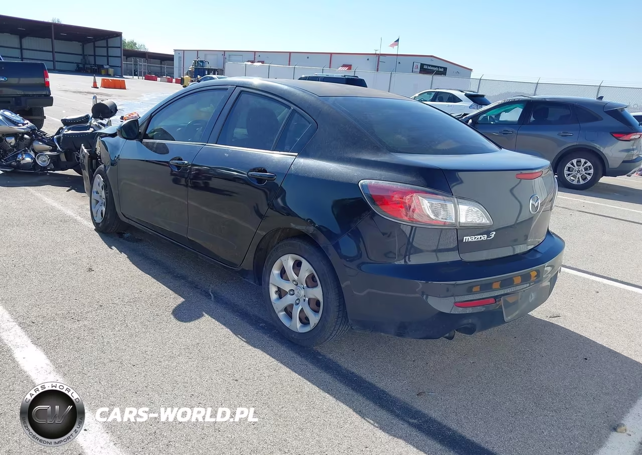 2012 Mazda Mazda3 I Sport VIN:JM1BL1UF1C1528486 - 3