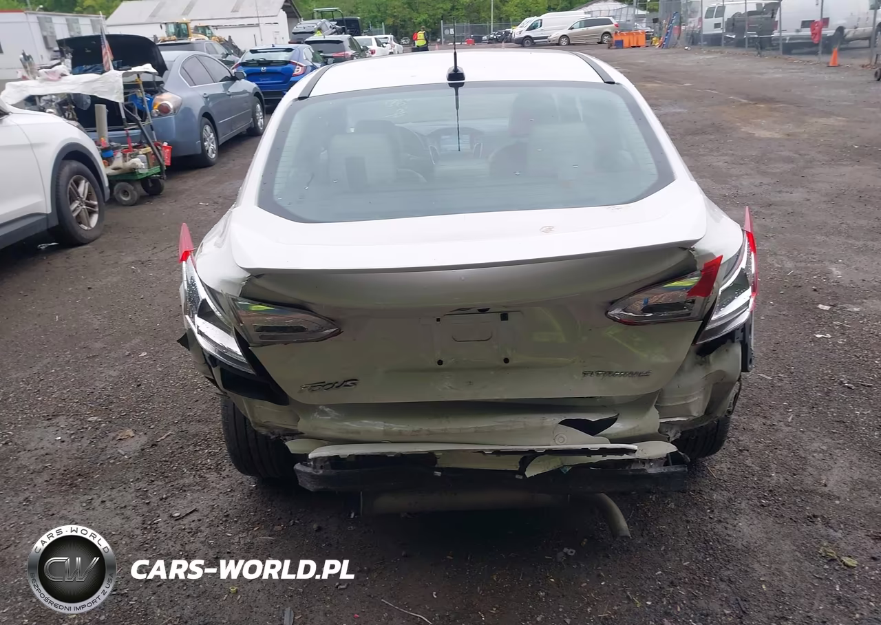 2018 Ford Focus Titanium VIN:1FADP3J25JL294757 - 16