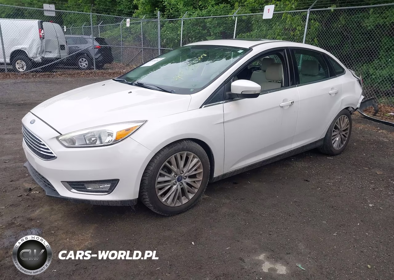 2018 Ford Focus Titanium VIN:1FADP3J25JL294757 - 2