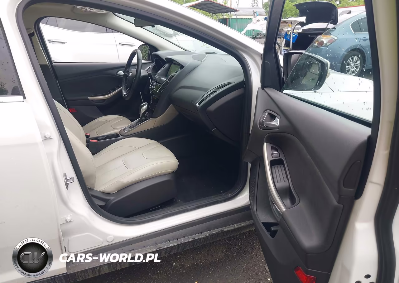 2018 Ford Focus Titanium VIN:1FADP3J25JL294757 - 5