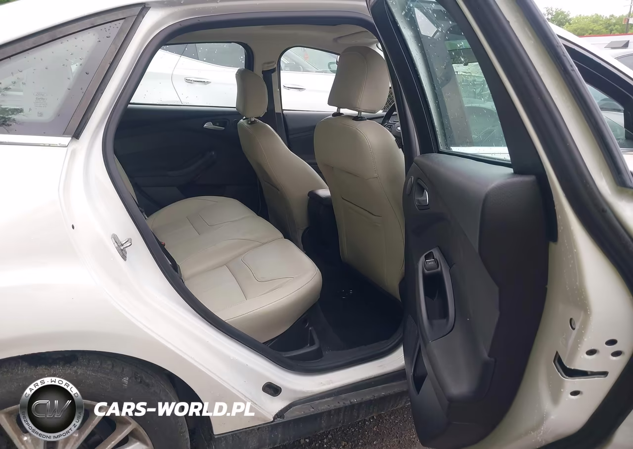 2018 Ford Focus Titanium VIN:1FADP3J25JL294757 - 8