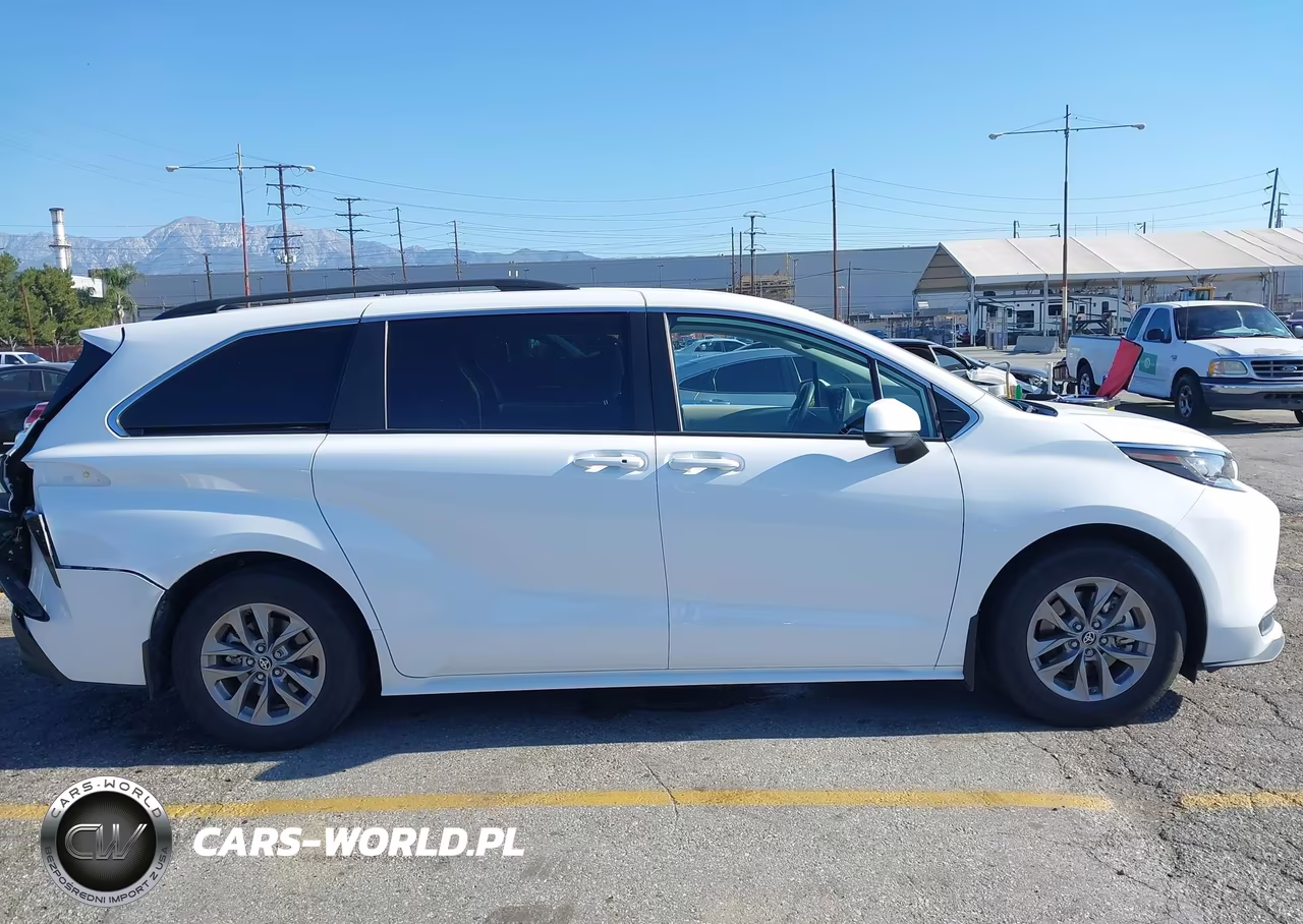 2022 Toyota Sienna Le VIN:5TDBSKFC0NS058968 - 14