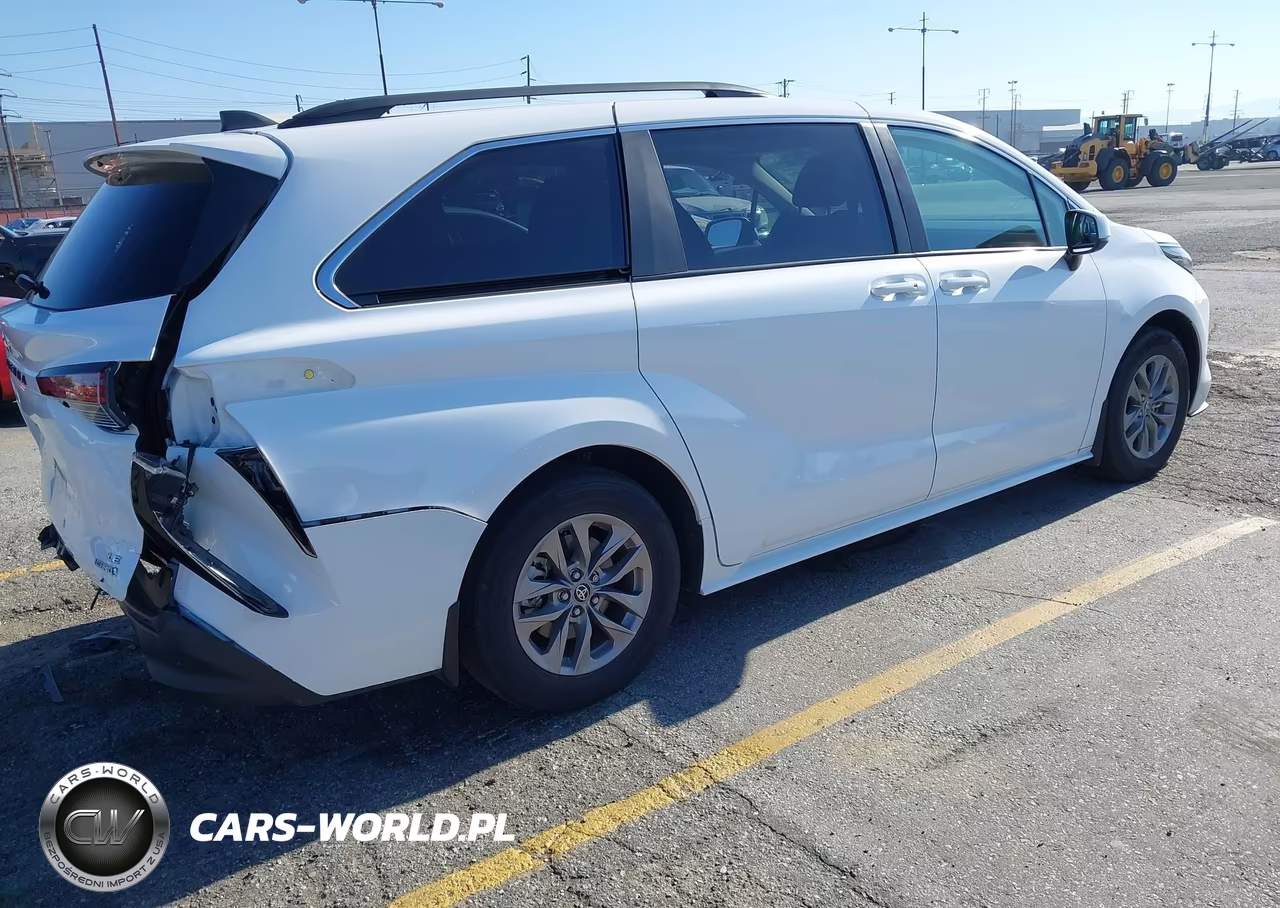 2022 Toyota Sienna Le VIN:5TDBSKFC0NS058968 - 4