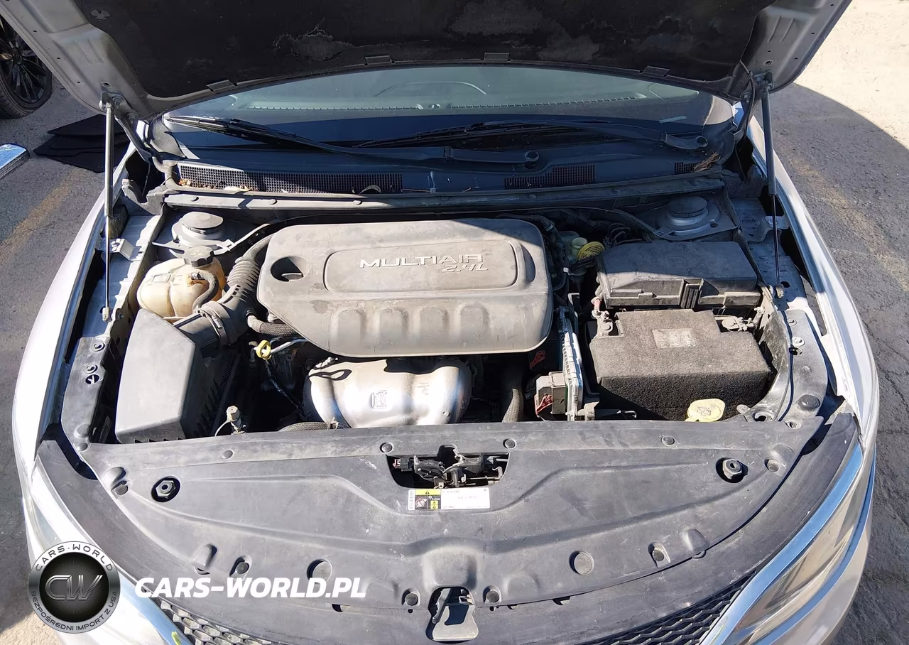 2015 Chrysler 200 C VIN:1C3CCCCB9FN720612 - 10