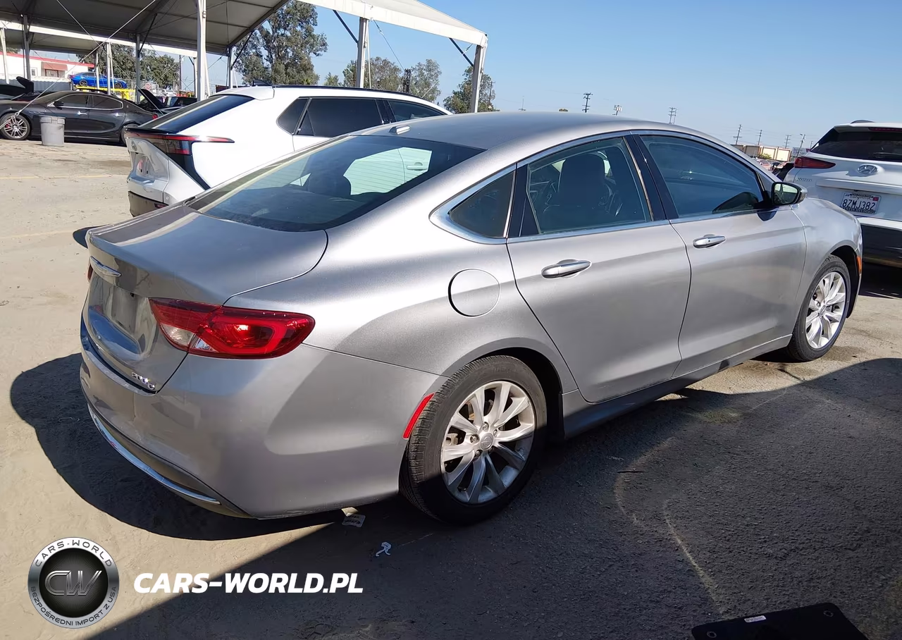 2015 Chrysler 200 C VIN:1C3CCCCB9FN720612 - 4