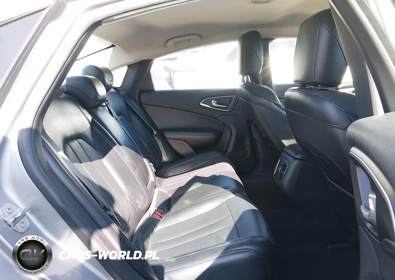 2015 Chrysler 200 C VIN:1C3CCCCB9FN720612 - 8