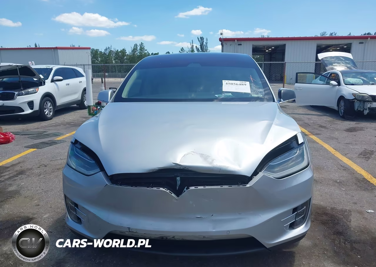 2018 Tesla Model X 100D-75D-P100D VIN:5YJXCAE25JF111832 - 12