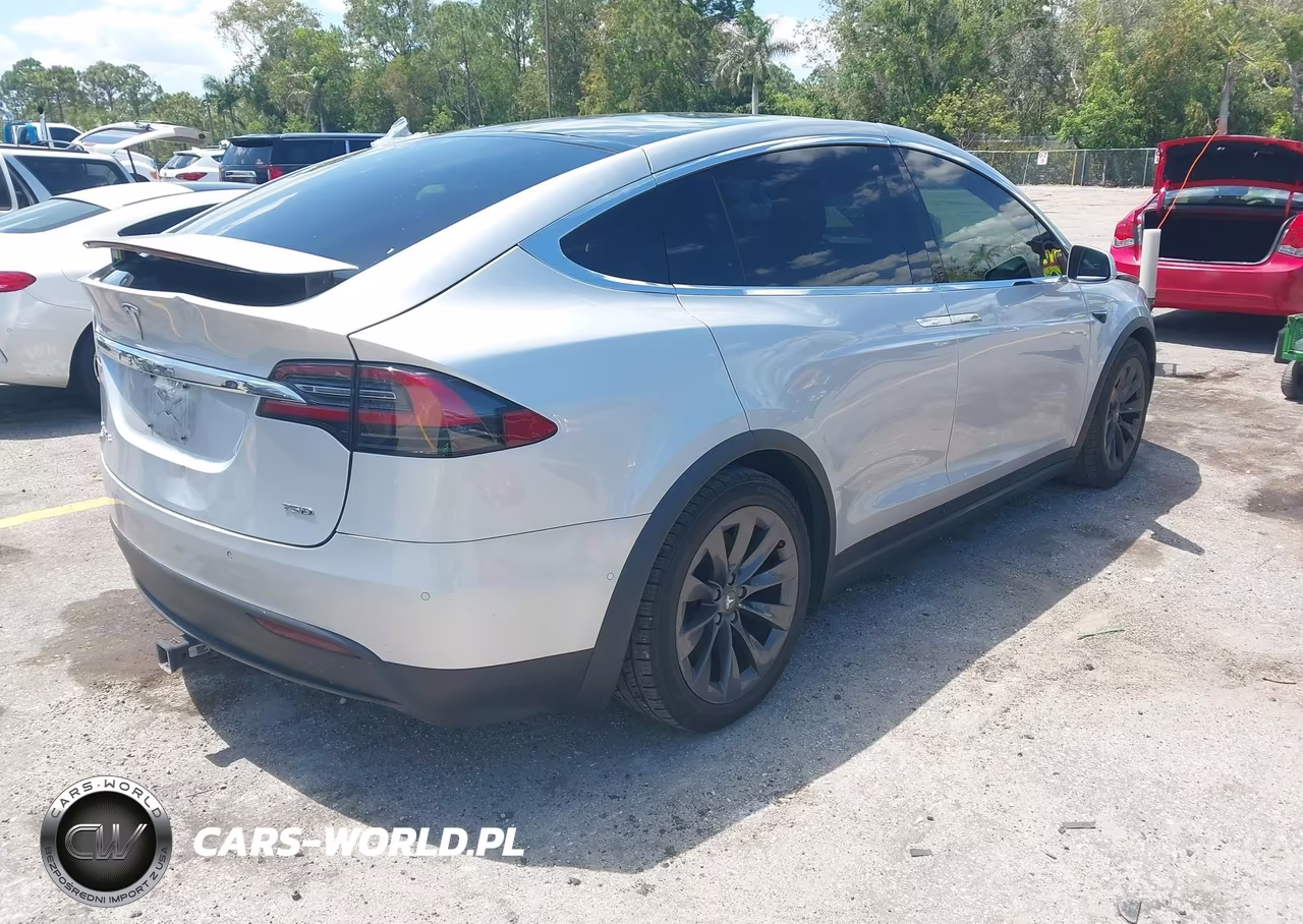 2018 Tesla Model X 100D-75D-P100D VIN:5YJXCAE25JF111832 - 4