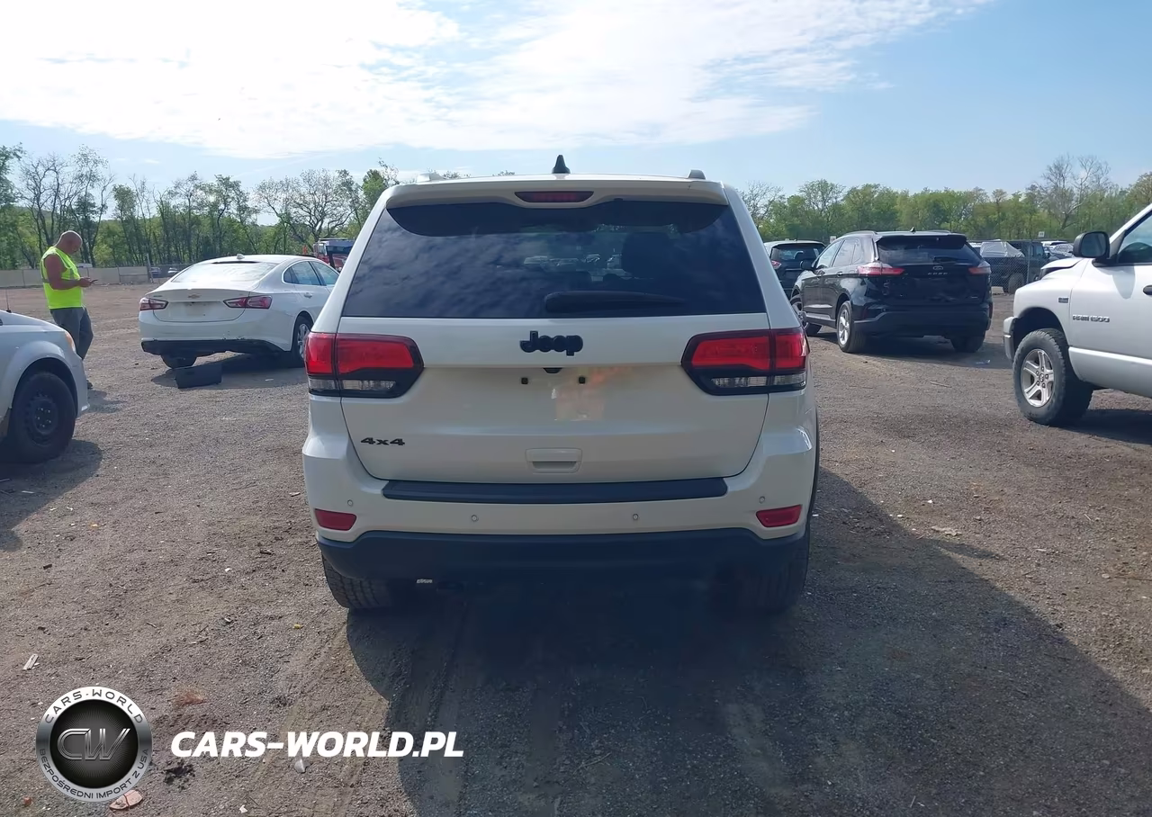 2019 Jeep Grand Cherokee Upland 4X4 VIN:1C4RJFAG8KC775392 - 16