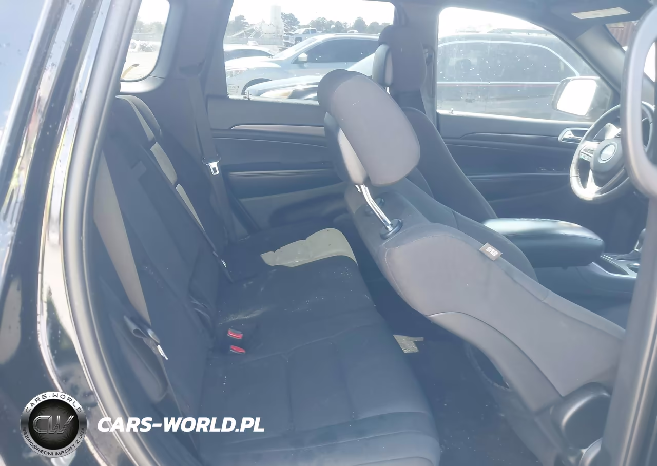 2018 Jeep Grand Cherokee Laredo 4X2 VIN:1C4RJEAG5JC438140 - 8