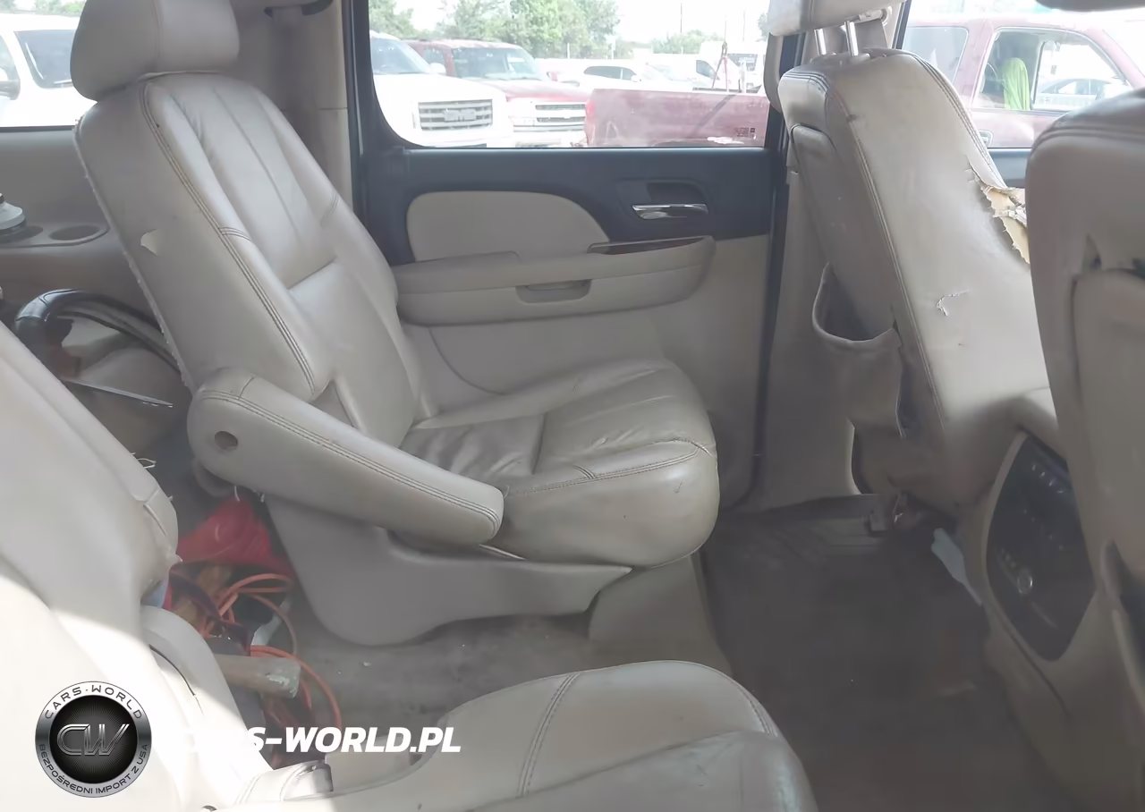 2008 Chevrolet Suburban 1500 Ltz VIN:1GNFC16038J205842 - 8