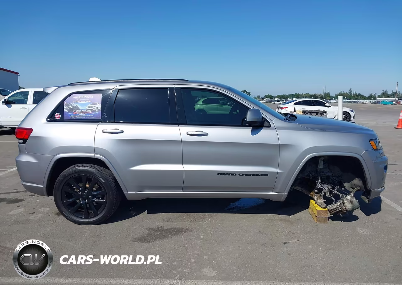 2017 Jeep Grand Cherokee Altitude 4X4 VIN:1C4RJFAG9HC753443 - 14