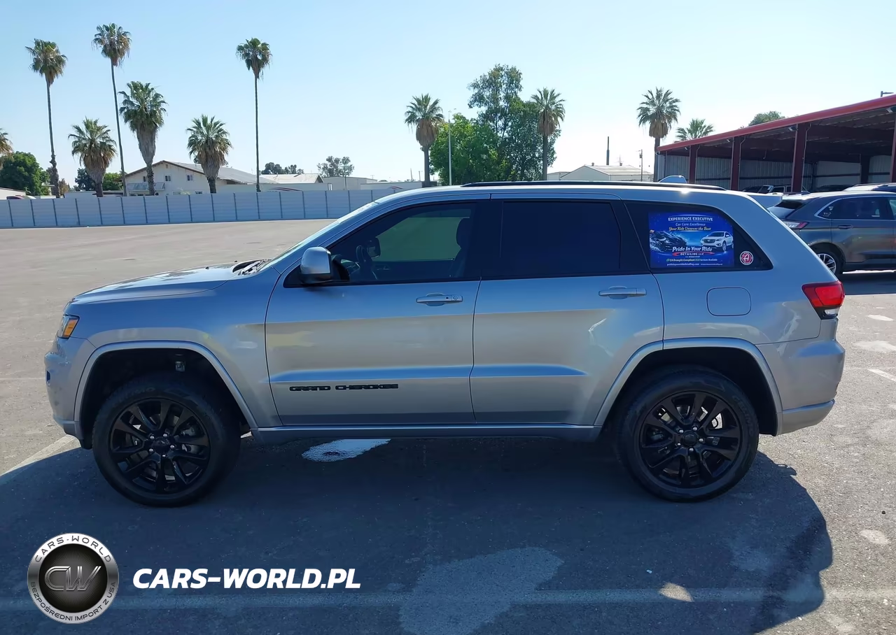 2017 Jeep Grand Cherokee Altitude 4X4 VIN:1C4RJFAG9HC753443 - 15
