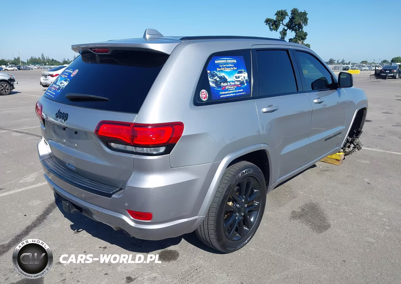 2017 Jeep Grand Cherokee Altitude 4X4 VIN:1C4RJFAG9HC753443 - 4