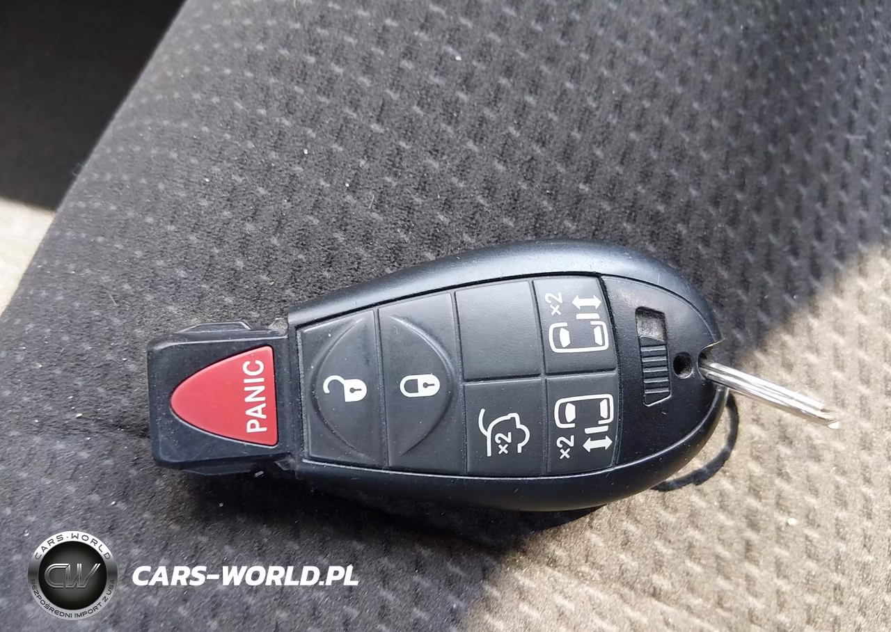 2016 Chrysler Town & Country Touring VIN:2C4RC1BG6GR138043 - 11