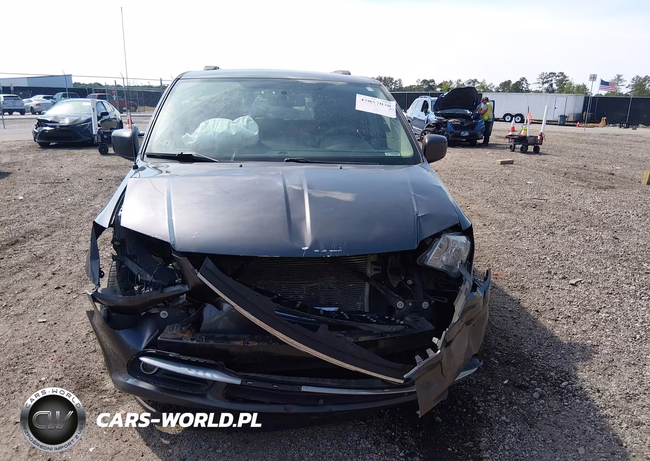 2016 Chrysler Town & Country Touring VIN:2C4RC1BG6GR138043 - 13