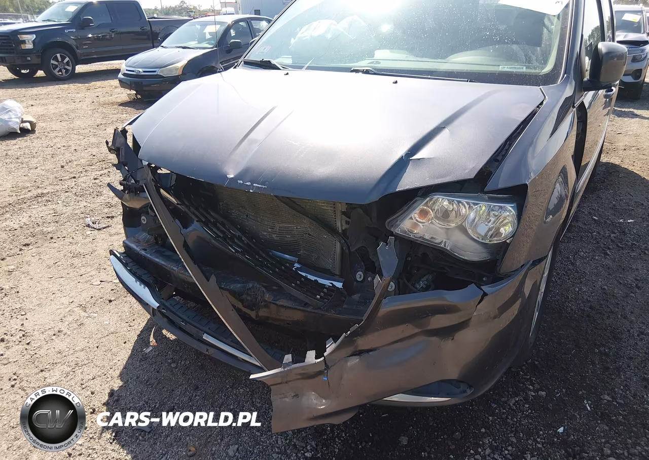 2016 Chrysler Town & Country Touring VIN:2C4RC1BG6GR138043 - 6