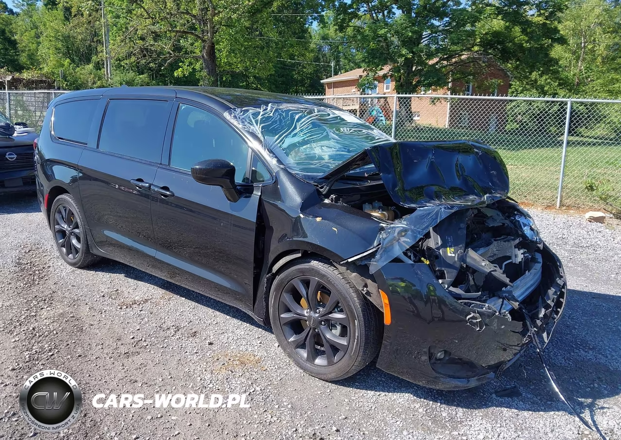 2020 Chrysler Pacifica Touring – zdjęcie 1 z 17